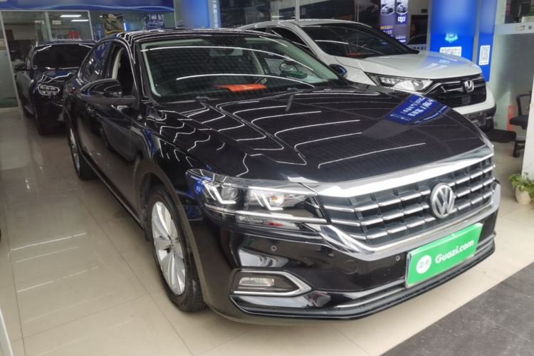Used Volkswagen Passat 2019 330TSI Elite Edition China VI Front Right 45 Deg