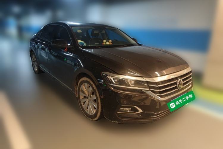 Used Volkswagen Passat 2019 330TSI Elite Edition China VI Front Right 45 Deg