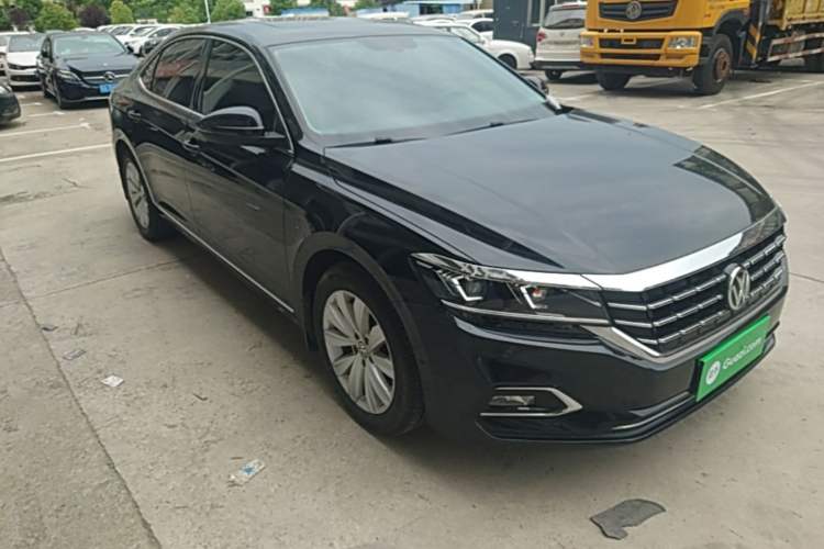 Used Volkswagen Passat 2019 330TSI Elite Edition China VI Front Right 45 Deg