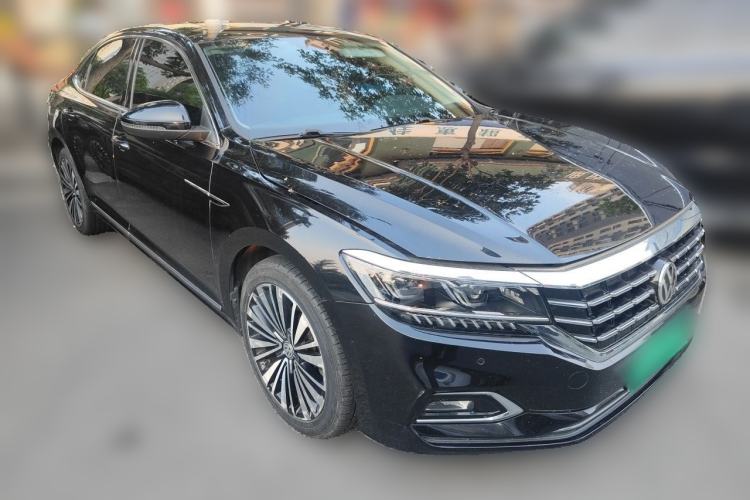 Used Volkswagen Passat 2019 330TSI Luxury Edition China VI Standard Front Right 45 Deg