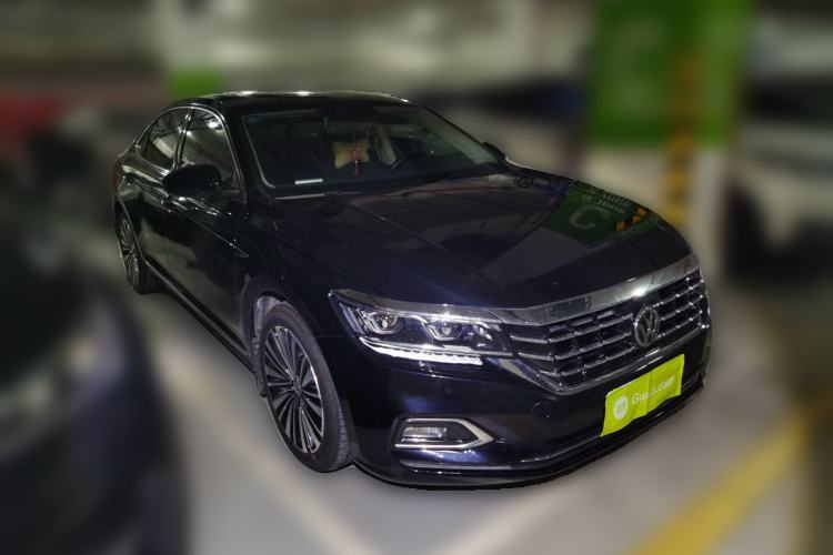 Used Volkswagen Passat 2019 330TSI Luxury Edition China VI Standard Front Right 45 Deg