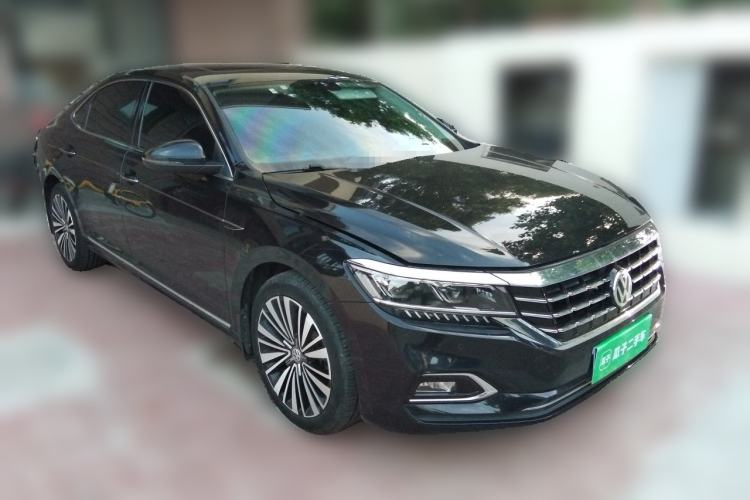 Used Volkswagen Passat 2019 330TSI Luxury Edition China VI Standard Front Right 45 Deg