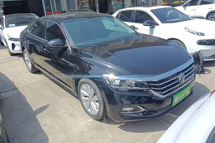 Used Volkswagen Passat 2019 330TSI Elite Edition China VI Front Right 45 Deg