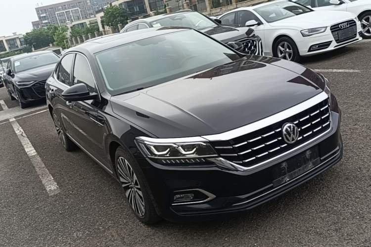 Used Volkswagen Passat 2019 330TSI Luxury Edition China VI Standard Front Right 45 Deg