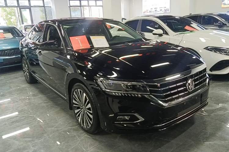Used Volkswagen Passat 2019 330TSI Luxury Edition China VI Standard Front Right 45 Deg