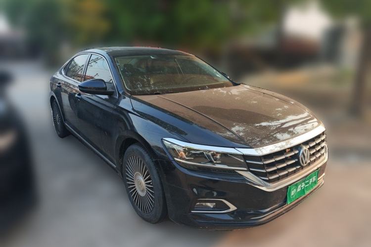 Used Volkswagen Passat 2019 330TSI Elite Edition China VI Front Right 45 Deg