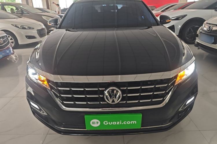 Used Volkswagen Passat 2019 330TSI Elite Edition China VI Front