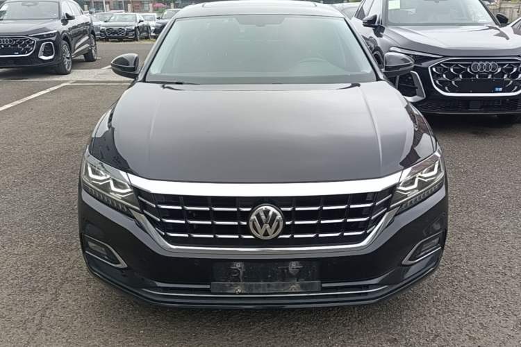 Used Volkswagen Passat 2019 330TSI Luxury Edition China VI Standard Front