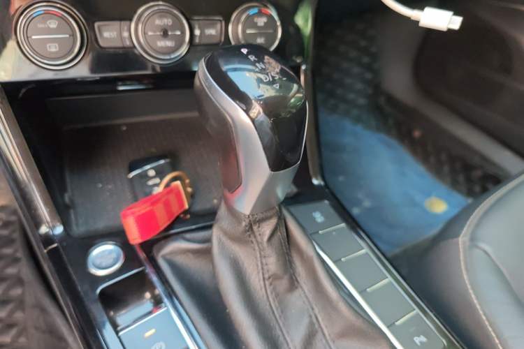 Used Volkswagen Passat 2019 330TSI Elite Edition China VI Gear Lever
