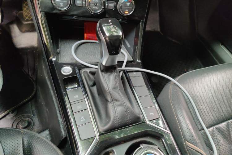 Used Volkswagen Passat 2019 380TSI Luxury Edition China VI Standard Gear Lever