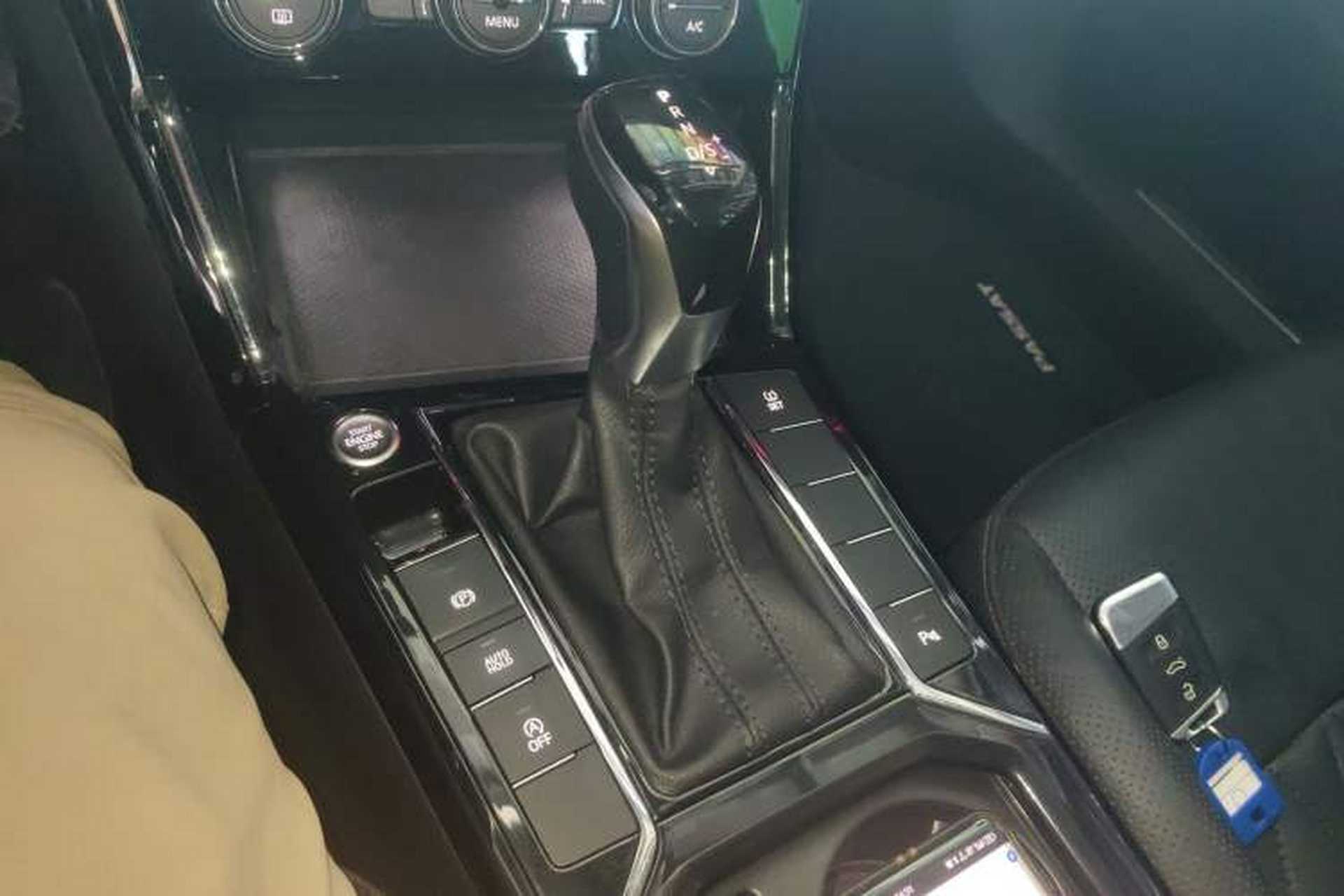 Used Volkswagen Passat 2019 330TSI Luxury Edition China VI Standard Gear Lever