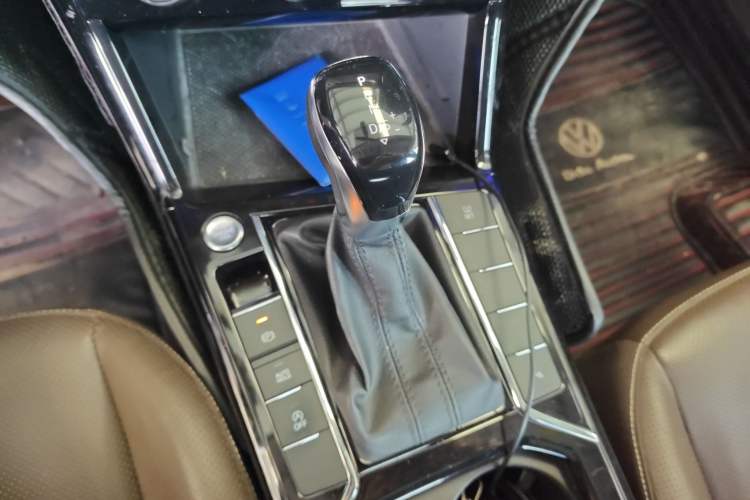 Used Volkswagen Passat 2019 330TSI Luxury Edition China VI Standard Gear Lever