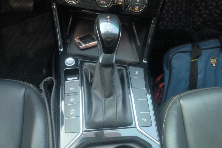 Used Volkswagen Passat 2019 330TSI Elite Edition China VI Gear Lever