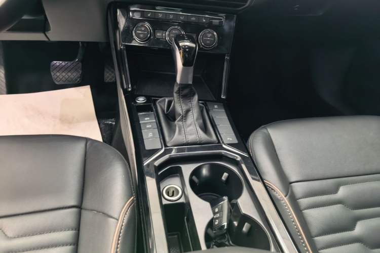 Used Volkswagen Passat 2019 330TSI Elite Edition China VI Gear Lever
