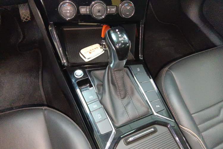 Used Volkswagen Passat 2019 330TSI Elite Edition China VI Gear Lever