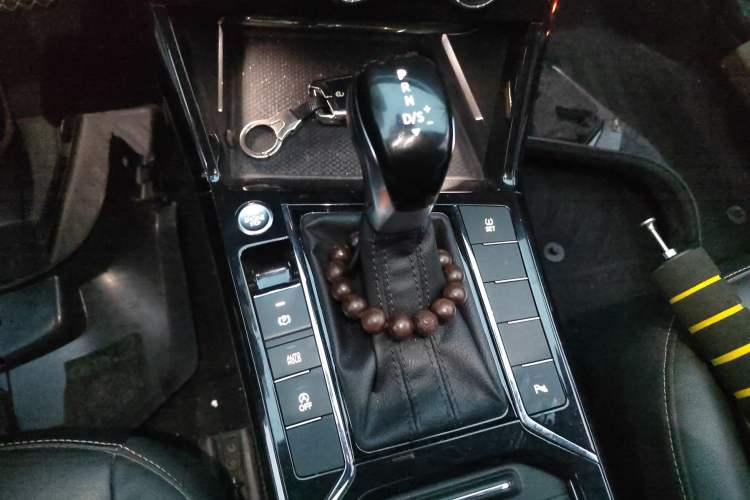 Used Volkswagen Passat 2019 330TSI Elite Edition China VI Gear Lever