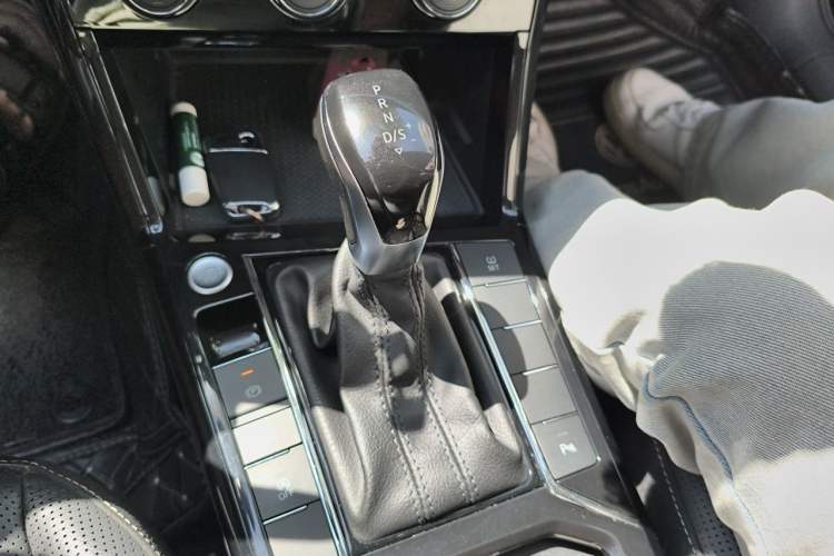 Used Volkswagen Passat 2019 330TSI Luxury Edition China VI Standard Gear Lever
