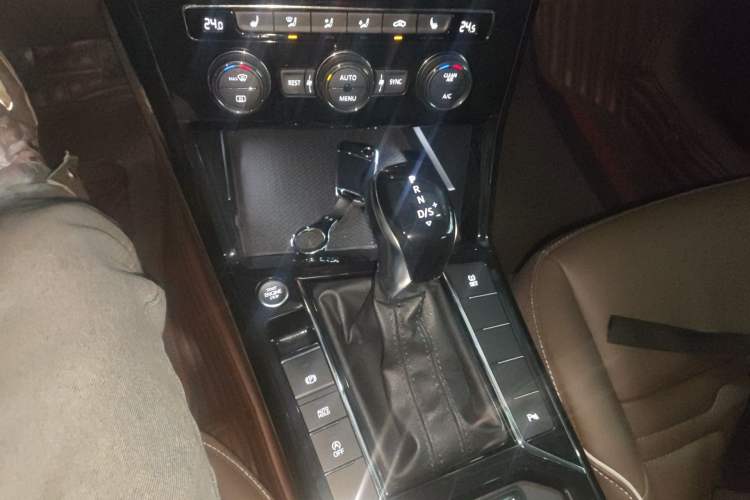 Used Volkswagen Passat 2019 330TSI Elite Edition China V Standard Gear Lever