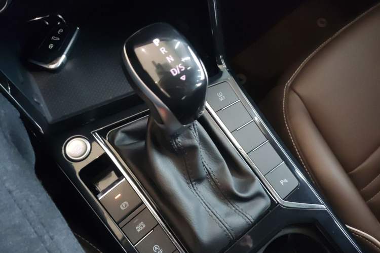 Used Volkswagen Passat 2019 330TSI Elite Edition China V Standard Gear Lever