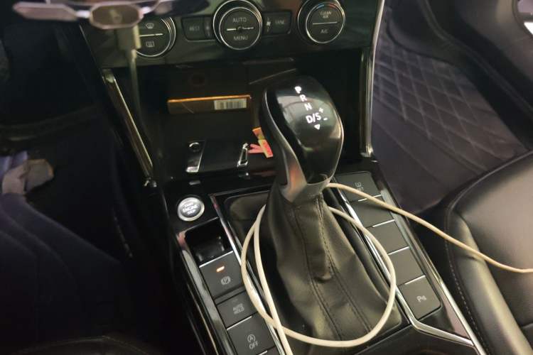 Used Volkswagen Passat 2019 330TSI Elite Edition China VI Gear Lever