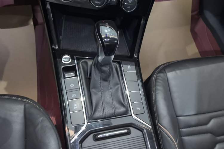 Used Volkswagen Passat 2019 330TSI Elite Edition China VI Gear Lever