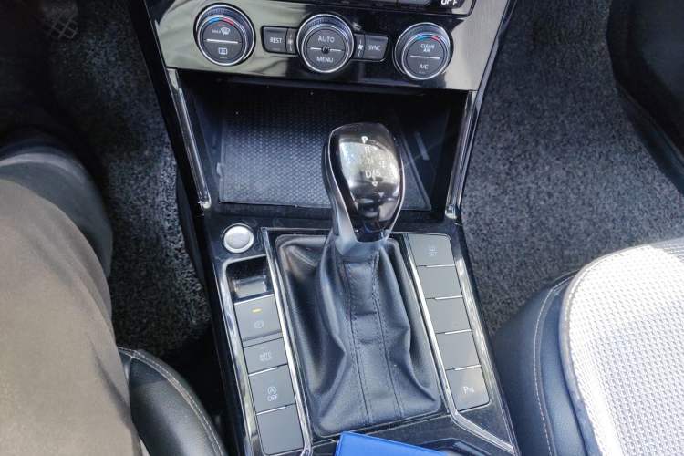 Used Volkswagen Passat 2019 330TSI Elite Edition China V Standard Gear Lever