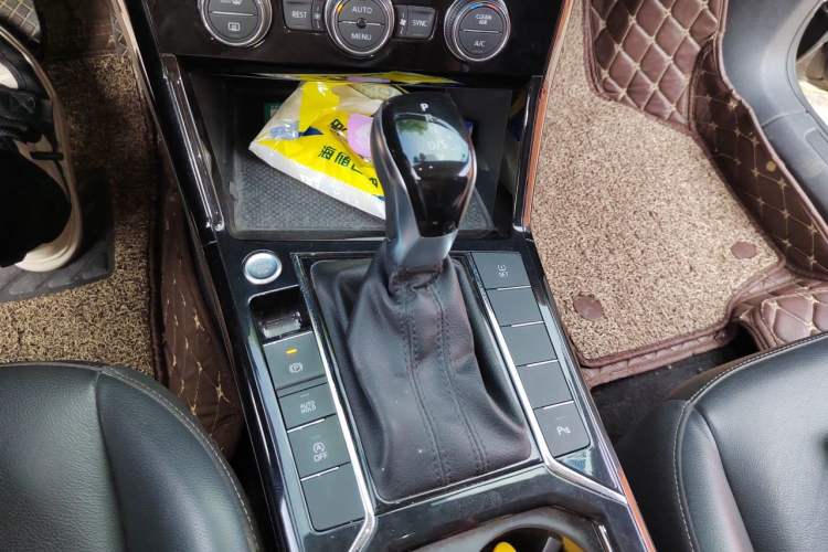 Used Volkswagen Passat 2019 330TSI Elite Edition China VI Gear Lever