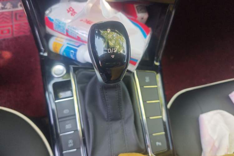 Used Volkswagen Passat 2019 330TSI Luxury Edition China VI Standard Gear Lever