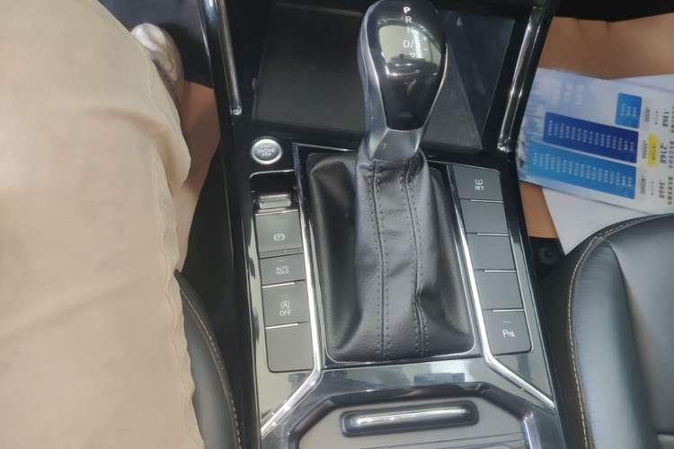 Used Volkswagen Passat 2019 330TSI Elite Edition China VI Gear Lever