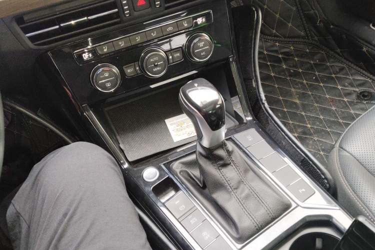 Used Volkswagen Passat 2019 330TSI Luxury Edition China V Standard Gear Lever