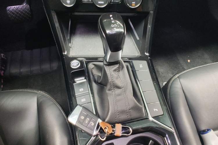 Used Volkswagen Passat 2019 330TSI Elite Edition China VI Gear Lever