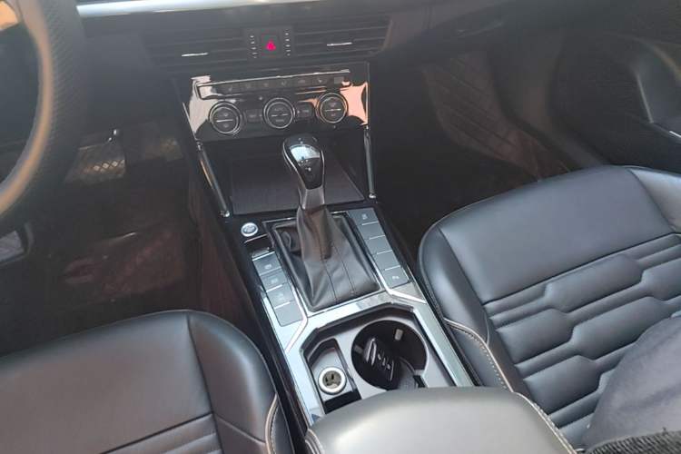 Used Volkswagen Passat 2019 330TSI Elite Edition China VI Gear Lever