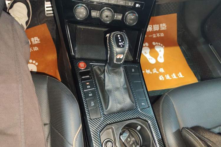 Used Volkswagen Passat 2019 380TSI Luxury Edition China VI Standard Gear Lever