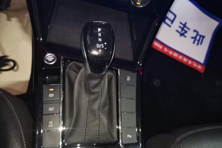 Used Volkswagen Passat 2019 380TSI Luxury Edition China VI Standard Gear Lever