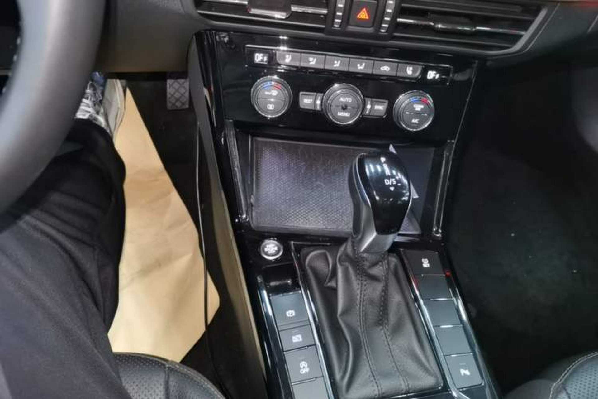 Used Volkswagen Passat 2019 330TSI Luxury Edition China VI Standard Gear Lever