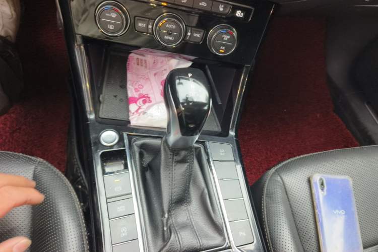 Used Volkswagen Passat 2019 330TSI Luxury Edition China VI Standard Gear Lever
