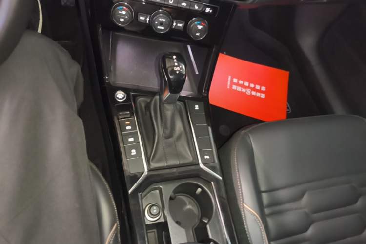 Used Volkswagen Passat 2019 330TSI Elite Edition China VI Gear Lever