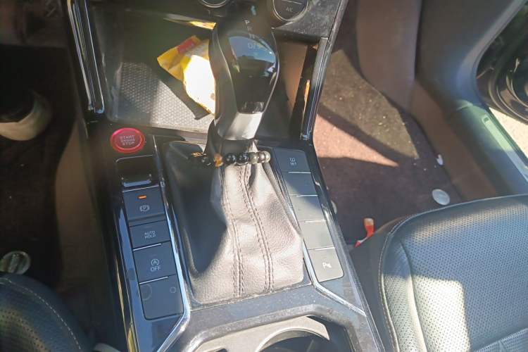 Used Volkswagen Passat 2019 330TSI Luxury Edition China VI Standard Gear Lever