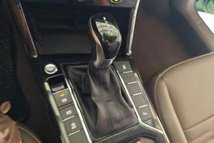 Used Volkswagen Passat 2019 330TSI Elite Edition China VI Gear Lever
