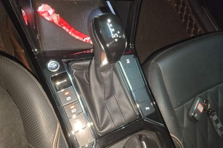 Used Volkswagen Passat 2019 330TSI Luxury Edition China VI Standard Gear Lever