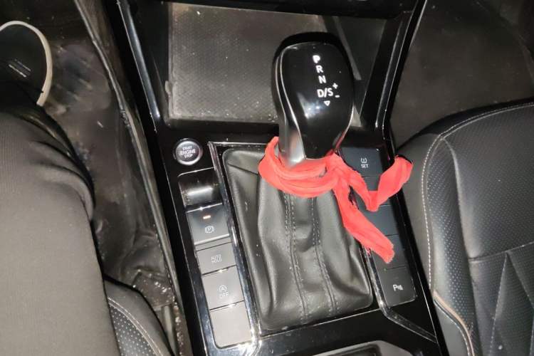 Used Volkswagen Passat 2019 330TSI Luxury Edition China VI Standard Gear Lever