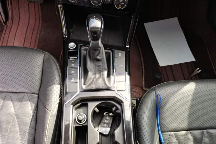 Used Volkswagen Passat 2019 380TSI Luxury Edition China VI Standard Gear Lever