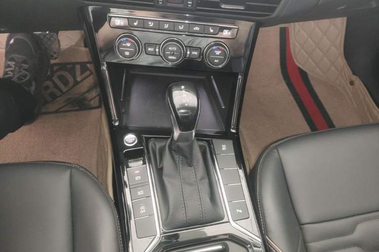 Used Volkswagen Passat 2019 330TSI Elite Edition China VI Gear Lever