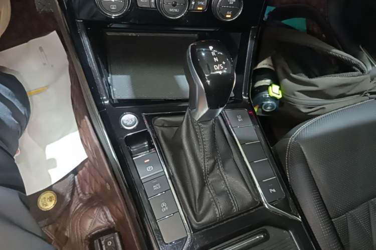 Used Volkswagen Passat 2019 330TSI Luxury Edition China V Standard Gear Lever