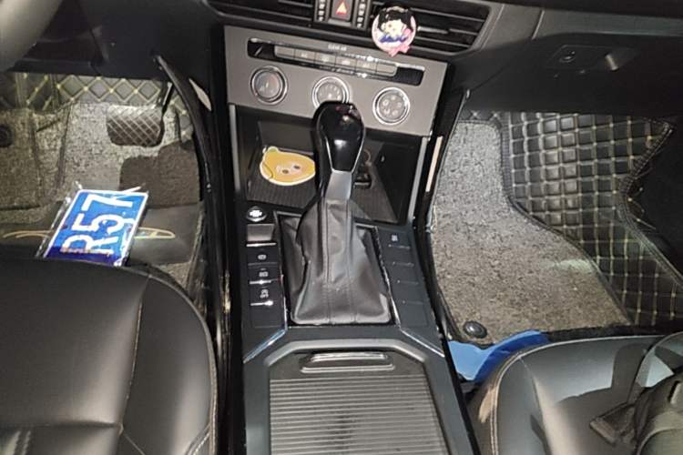 Used Volkswagen Passat 2019 280TSI Business Edition China VI Gear Lever