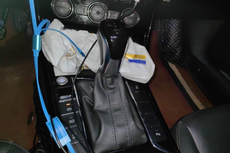 Used Volkswagen Passat 2019 330TSI Luxury Edition China VI Standard Gear Lever