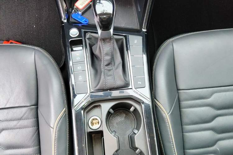 Used Volkswagen Passat 2019 330TSI Elite Edition China VI Gear Lever