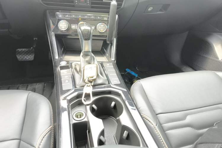 Used Volkswagen Passat 2019 330TSI Elite Edition China VI Gear Lever