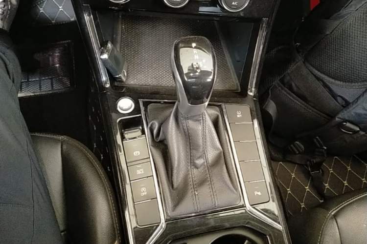 Used Volkswagen Passat 2019 330TSI Elite Edition China VI Gear Lever