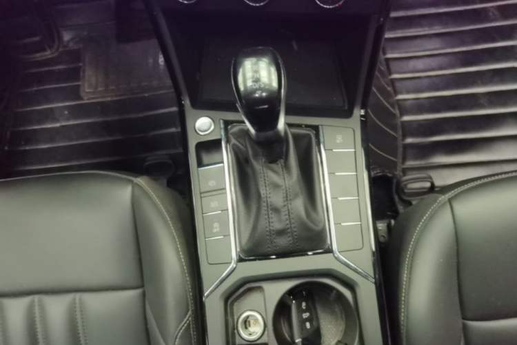 Used Volkswagen Passat 2019 280TSI Business Edition China VI Gear Lever